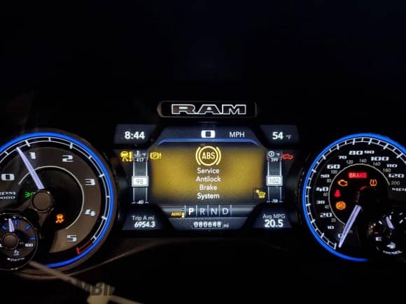 2021 Ram 1500 Limited z VIN 1C6SRFHM4MN819425, wystawiony jako Copart lot #54007005 z przebiegiem 80 648 mil mil oraz Szkoda całkowita • Salvage title. Historia ofert i sprzedaży dostępna na DreamBid. Obrazek 9.