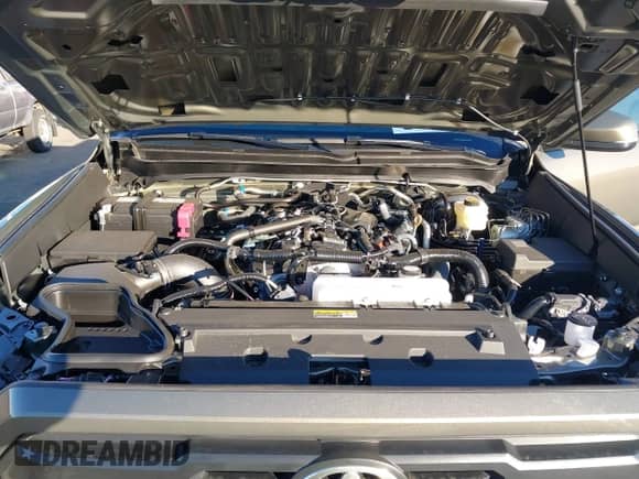 2024 Toyota Tacoma SR5 with VIN 3TMLB5JN6RM048448, listed as a IAAI auction lot 41005722 with 1,562 mi miles and . Bid and sale history available at DreamBid. Image 10.