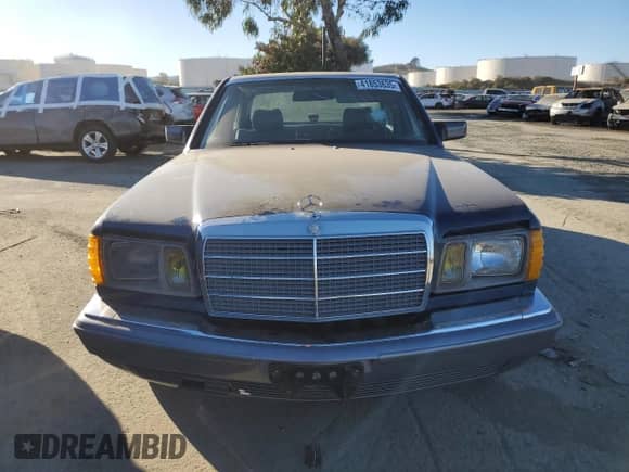1985 Mercedes-Benz 380 with VIN WDBCA32C8FA111786, listed as a Copart auction lot 41853635 with 206,243 mi miles and Salvage title. Bid and sale history available at DreamBid. Image 5.