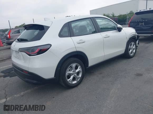 2024 Honda HR-V LX с VIN 3CZRZ1H39RM737171, выставлен на аукционе IAAI как лот 42943468 с пробегом 33 738 миль миль и . История ставок и продаж доступна на DreamBid. Изображение 4.
