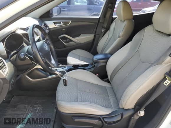 2013 Hyundai Veloster w/Black Int z VIN KMHTC6AD2DU099052, wystawiony jako Copart lot #60487975 z przebiegiem 126 762 mil mil oraz Czysty tytuł • Clean title. Historia ofert i sprzedaży dostępna na DreamBid. Obrazek 7.