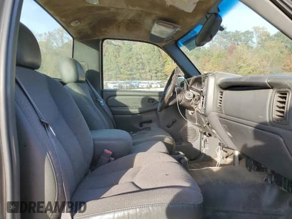 2003 Chevrolet Silverado 1500 Work Truck z VIN 1GCEC14V73Z201676, wystawiony jako Copart lot #78427284 z przebiegiem 240 069 mil mil oraz Szkoda całkowita • Salvage title. Historia ofert i sprzedaży dostępna na DreamBid. Obrazek 10.