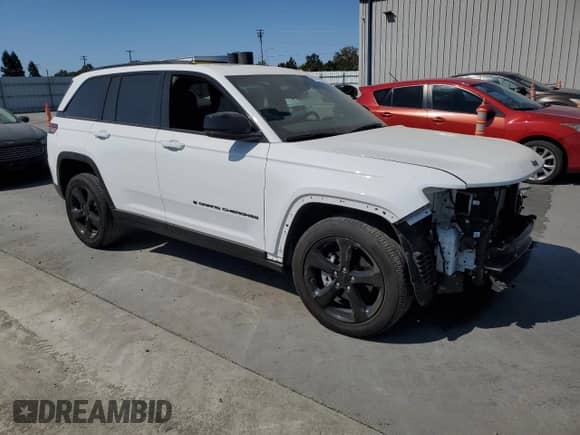 2023 Jeep Grand Cherokee Altitude with VIN 1C4RJHAG8PC517005, listed as a Copart auction lot 68127005 with 17,053 mi miles and Salvage title. Bid and sale history available at DreamBid. Image 4.