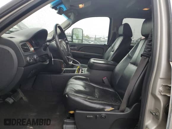 2007 Chevrolet Silverado 2500HD 2LT z VIN 1GCHK23697F504854, wystawiony jako Copart lot #58057985 z przebiegiem 269 143 mil mil oraz Szkoda całkowita • Salvage title. Historia ofert i sprzedaży dostępna na DreamBid. Obrazek 7.