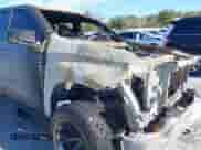 2022 Chevrolet Silverado 1500 RST z VIN 1GCUDEED8NZ558776, wystawiony jako IAAI lot #41374887 z przebiegiem Nie podano mil oraz . Historia ofert i sprzedaży dostępna na DreamBid. Obrazek 13.