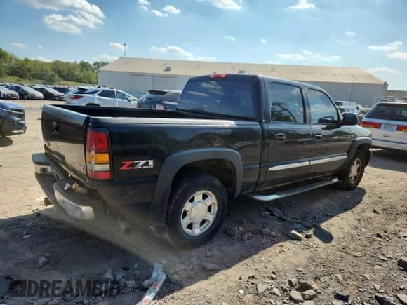 2005 GMC Sierra 1500 SLE z VIN 2GTEK13T851244034, wystawiony jako Copart lot #81592455 z przebiegiem 283 796 mil mil oraz Czysty tytuł • Clean title. Historia ofert i sprzedaży dostępna na DreamBid. Obrazek 3.