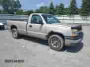 2004 Chevrolet Silverado 1500 LS z VIN 1GCEK14T64E276928, wystawiony jako Copart lot #62208835 z przebiegiem 119 235 mil mil oraz Czysty tytuł • Clean title. Historia ofert i sprzedaży dostępna na DreamBid. Obrazek 4.