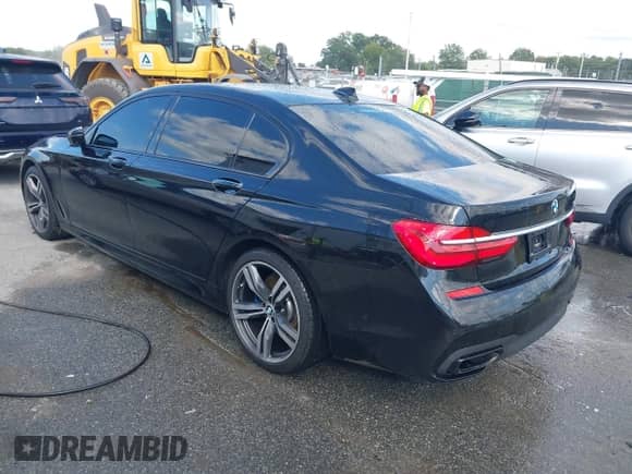 2019 BMW 7 Series 750i xDrive with VIN WBA7F2C51KB239352, listed as a IAAI auction lot 43169276 with 89,821 mi miles and . Bid and sale history available at DreamBid. Image 3.