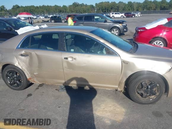 2008 Chevrolet Malibu 1LS z VIN 1G1ZG57B384199372, wystawiony jako IAAI lot #43452315 z przebiegiem 115 076 mil mil oraz . Historia ofert i sprzedaży dostępna na DreamBid. Obrazek 6.