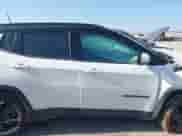 2019 Jeep Compass Altitude z VIN 3C4NJCBB2KT832402, wystawiony jako IAAI lot #41054965 z przebiegiem 84 804 mil mil oraz . Historia ofert i sprzedaży dostępna na DreamBid. Obrazek 13.