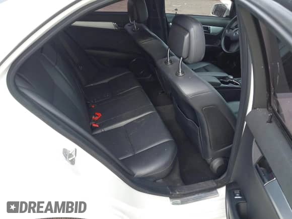 2010 Mercedes-Benz C 300 Sport z VIN WDDGF8BB6AR089165, wystawiony jako IAAI lot #43462906 z przebiegiem 128 332 mil mil oraz . Historia ofert i sprzedaży dostępna na DreamBid. Obrazek 8.