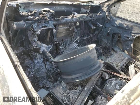 2020 Chevrolet Silverado 3500HD High Country с VIN 1GC4YVEY2LF345196, выставлен на аукционе Copart как лот 65183115 с пробегом Не указан миль и На запчасти • Non repairable. История ставок и продаж доступна на DreamBid. Изображение 8.