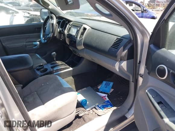 2014 Toyota Tacoma PreRunner z VIN 5TFJX4GN6EX031230, wystawiony jako IAAI lot #42282399 z przebiegiem Nie podano mil oraz . Historia ofert i sprzedaży dostępna na DreamBid. Obrazek 5.