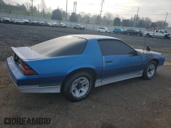 1985 Chevrolet Camaro Z28 Sport z VIN 1G1FP87H2FN114697, wystawiony jako Copart lot #89329895 z przebiegiem Nie podano mil oraz Szkoda całkowita • Salvage title. Historia ofert i sprzedaży dostępna na DreamBid. Obrazek 3.