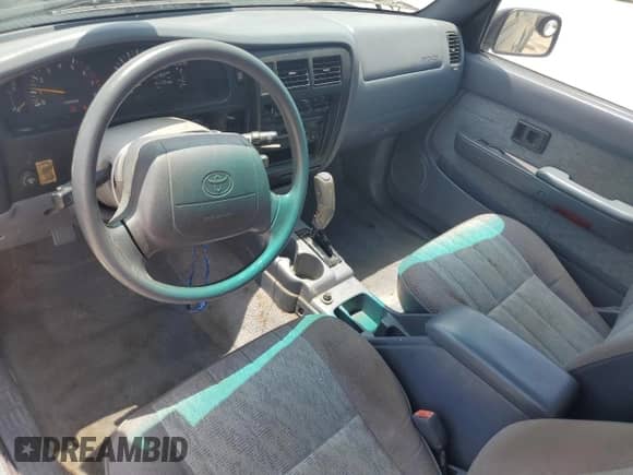 1998 Toyota Tacoma z VIN 4TASM92N7WZ121828, wystawiony jako Copart lot #64122235 z przebiegiem 200 637 mil mil oraz Szkoda całkowita • Salvage title. Historia ofert i sprzedaży dostępna na DreamBid. Obrazek 8.