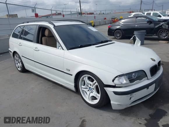 2004 BMW 3 Series 325i с VIN WBAEN33414PC12863, выставлен на аукционе IAAI как лот 43325667 с пробегом 101 779 миль миль и . История ставок и продаж доступна на DreamBid. Изображение 1.