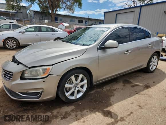 2016 Volvo S60 T5 Premier с VIN YV1612TK5G1399275, выставлен на аукционе Copart как лот 71801215 с пробегом 123 901 миль миль и Списание • Salvage title. История ставок и продаж доступна на DreamBid. Изображение 1.