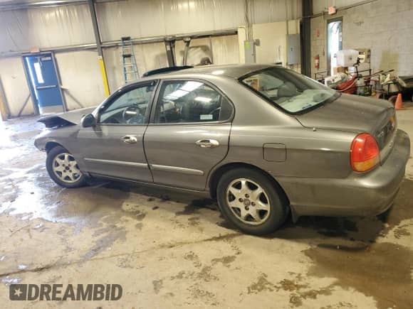 2001 Hyundai Sonata GLS z VIN KMHWF35V61A465100, wystawiony jako Copart lot #58200475 z przebiegiem 86 066 mil mil oraz Szkoda całkowita • Salvage title. Historia ofert i sprzedaży dostępna na DreamBid. Obrazek 2.