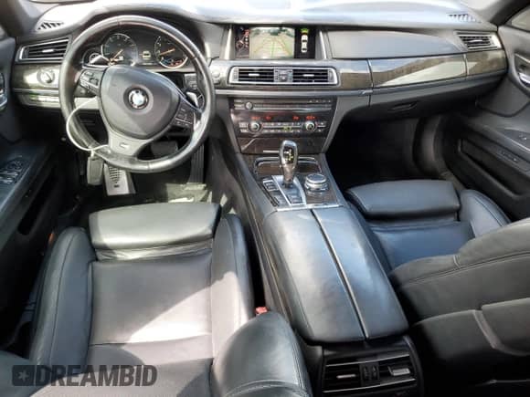 2015 BMW 7 Series 740i с VIN WBAYA6C50FGK16244, выставлен на аукционе Copart как лот 84005165 с пробегом 137 489 миль миль и Списание • Salvage title. История ставок и продаж доступна на DreamBid. Изображение 8.