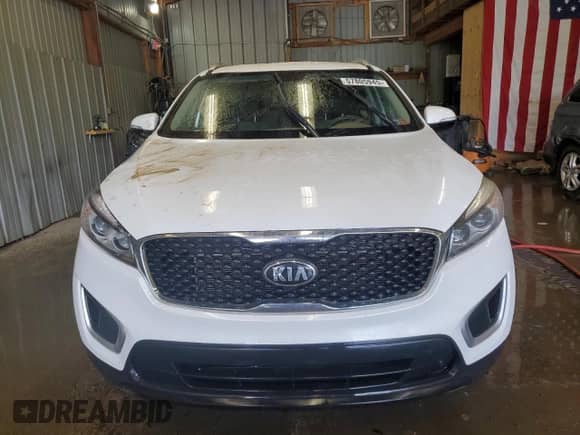 2018 Kia Sorento LX z VIN 5XYPG4A37JG386812, wystawiony jako Copart lot #57805945 z przebiegiem Nie podano mil oraz Szkoda całkowita • Salvage title. Historia ofert i sprzedaży dostępna na DreamBid. Obrazek 5.