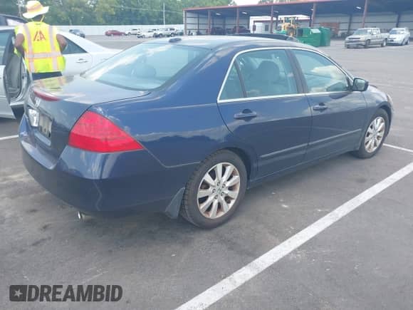 2007 Honda Accord EX-L with VIN 1HGCM66597A034516, listed as a IAAI auction lot 42950499 with 204,415 mi miles and . Bid and sale history available at DreamBid. Image 4.