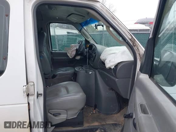 2004 Ford Econoline Cargo с VIN 1FTNE24L04HB05474, выставлен на аукционе IAAI как лот 41320247 с пробегом 153 216 миль миль и . История ставок и продаж доступна на DreamBid. Изображение 5.