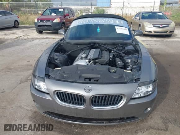 2004 BMW Z4 2.5i с VIN 4USBT33574LR68801, выставлен на аукционе IAAI как лот 43559008 с пробегом 102 019 миль миль и . История ставок и продаж доступна на DreamBid. Изображение 6.