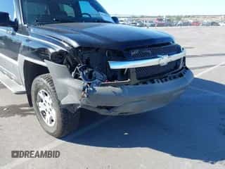 2002 Chevrolet Avalanche z VIN 3GNEK13T82G272572, wystawiony jako IAAI lot #43380550 z przebiegiem 197 793 mil mil oraz . Historia ofert i sprzedaży dostępna na DreamBid. Obrazek 6.