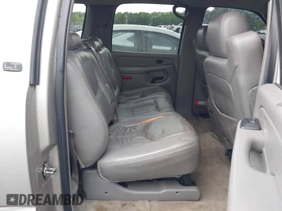 2005 Chevrolet Suburban LT with VIN 3GNEC16ZX5G197892, listed as a IAAI auction lot 42045100 with 262,665 mi miles and . Bid and sale history available at DreamBid. Image 8.