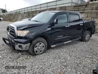 2012 Toyota Tundra z VIN 5TFDW5F12CX249389, wystawiony jako Copart lot #65162535 z przebiegiem 182 861 mil mil oraz Szkoda całkowita • Salvage title. Historia ofert i sprzedaży dostępna na DreamBid. Obrazek 1.