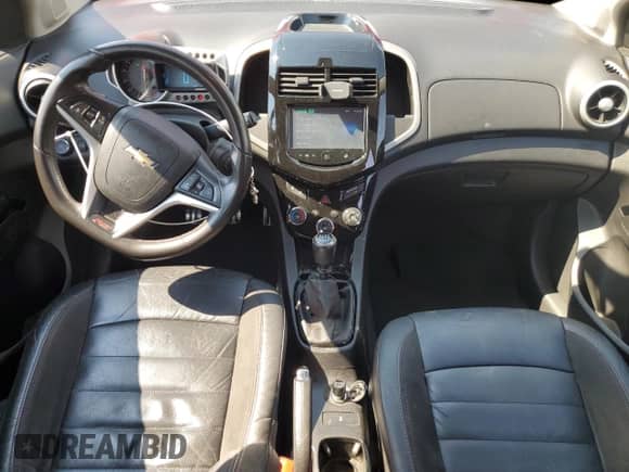 2015 Chevrolet Sonic RS z VIN 1G1JH6SB0F4167290, wystawiony jako Copart lot #69244125 z przebiegiem 82 775 mil mil oraz Szkoda całkowita • Salvage title. Historia ofert i sprzedaży dostępna na DreamBid. Obrazek 8.