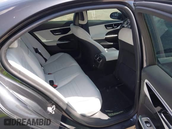 2023 Mercedes-Benz C 300 z VIN W1KAF4GB1PR095505, wystawiony jako IAAI lot #42676727 z przebiegiem 49 432 mil mil oraz . Historia ofert i sprzedaży dostępna na DreamBid. Obrazek 8.
