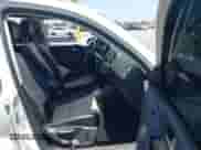 2017 Volkswagen Tiguan Wolfsburg Edition z VIN WVGRV7AX4HW502964, wystawiony jako IAAI lot #42538054 z przebiegiem 104 530 mil mil oraz . Historia ofert i sprzedaży dostępna na DreamBid. Obrazek 5.