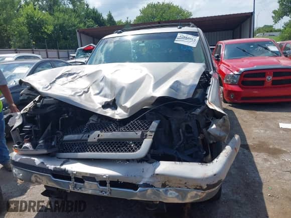 2005 Chevrolet Avalanche LS z VIN 3GNEC12Z65G174292, wystawiony jako IAAI lot #42823011 z przebiegiem Nie podano mil oraz . Historia ofert i sprzedaży dostępna na DreamBid. Obrazek 13.