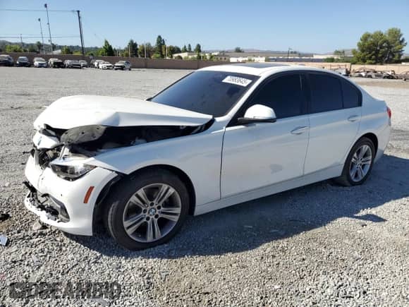 2016 BMW 3 Series 328i z VIN WBA8E9C56GK603403, wystawiony jako Copart lot #70983645 z przebiegiem 100 806 mil mil oraz Szkoda całkowita • Salvage title. Historia ofert i sprzedaży dostępna na DreamBid. Obrazek 1.