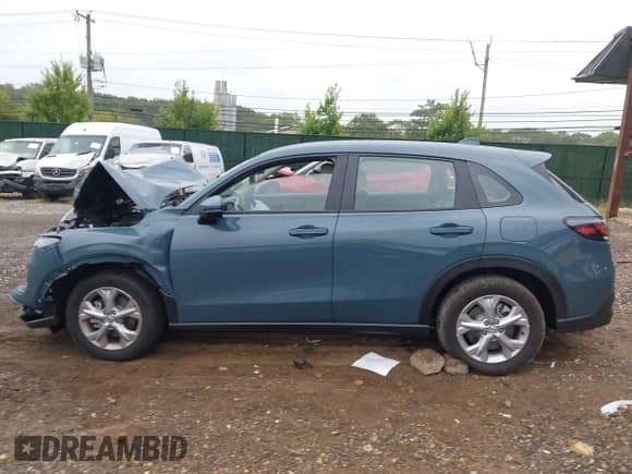 2025 Honda HR-V LX with VIN 3CZRZ2H39SM797074, listed as a IAAI auction lot 43042773 with 2,450 mi miles and . Bid and sale history available at DreamBid. Image 15.