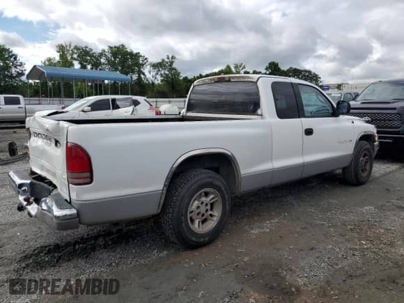 2000 Dodge Dakota Sport with VIN 1B7GL22N1YS758889, listed as a Copart auction lot 59885015 with 231,228 mi miles and Salvage title. Bid and sale history available at DreamBid. Image 3.
