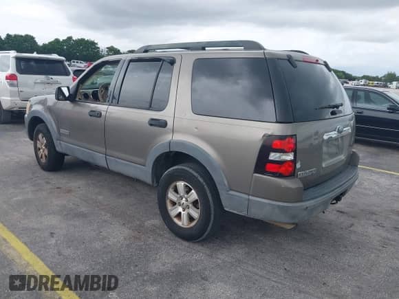 2006 Ford Explorer XLT with VIN 1FMEU63E06ZA06112, listed as a IAAI auction lot 43246103 with 176,724 mi miles and . Bid and sale history available at DreamBid. Image 3.