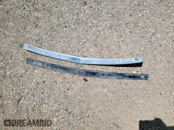 2014 Cadillac Escalade Luxury z VIN 1GYS3BEF8ER185887, wystawiony jako Copart lot #68076375 z przebiegiem 230 247 mil mil oraz Szkoda całkowita • Salvage title. Historia ofert i sprzedaży dostępna na DreamBid. Obrazek 13.