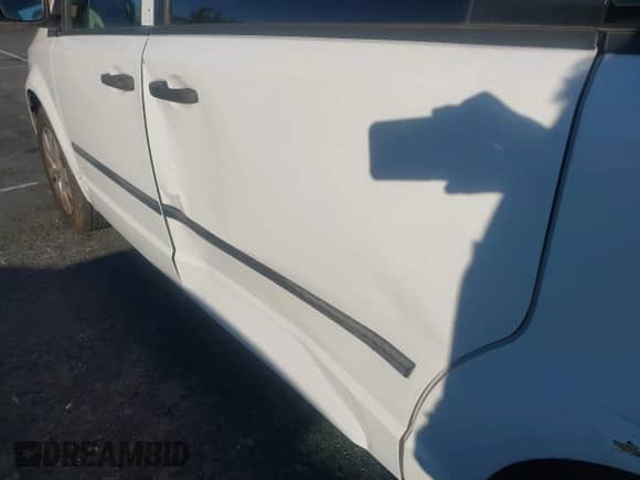 2015 Dodge Grand Caravan American Value с VIN 2C4RDGBG1FR518891, выставлен на аукционе IAAI как лот 43540362 с пробегом 131 754 миль миль и . История ставок и продаж доступна на DreamBid. Изображение 13.