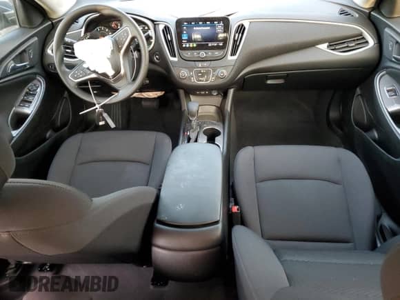 2025 Chevrolet Malibu LS z VIN 1G1ZC5ST7SF116999, wystawiony jako Copart lot #89082495 z przebiegiem 3 340 mil mil oraz Czysty tytuł • Clean title. Historia ofert i sprzedaży dostępna na DreamBid. Obrazek 8.