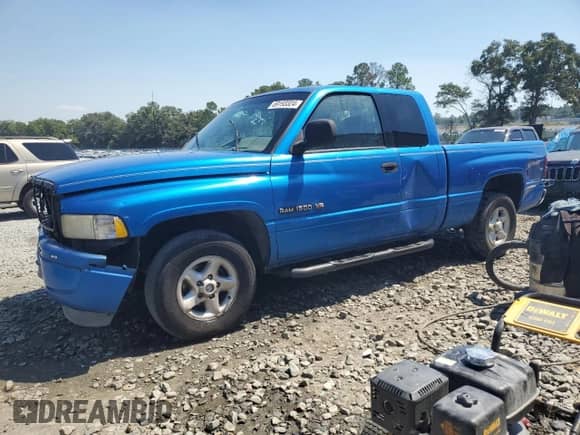 1998 Dodge 1500 z VIN 1B7HC13Z7WJ139829, wystawiony jako Copart lot #69193324 z przebiegiem 145 935 mil mil oraz Szkoda całkowita • Salvage title. Historia ofert i sprzedaży dostępna na DreamBid. Obrazek 1.