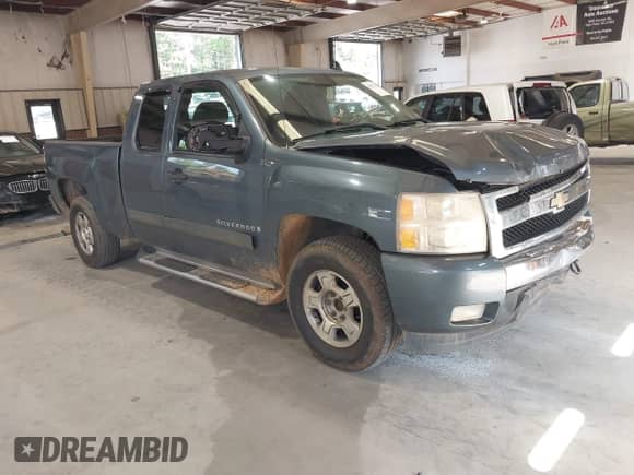 2007 Chevrolet Silverado 1500 1LT with VIN 2GCEC19C471672495, listed as a IAAI auction lot 42573132 with 238,844 mi miles and . Bid and sale history available at DreamBid. Image 1.