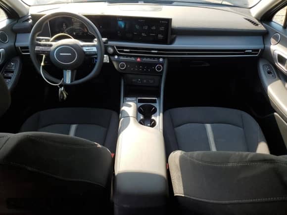 2025 Hyundai Sonata SEL with VIN KMHL64JA8SA448988, listed as a Copart auction lot 86898825 with 17,549 mi miles and Clean title. Bid and sale history available at DreamBid. Image 8.