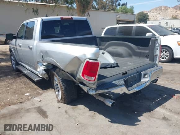 2017 Ram 1500 Longhorn z VIN 1C6RR7WM3HS540269, wystawiony jako IAAI lot #43034188 z przebiegiem 91 673 mil mil oraz . Historia ofert i sprzedaży dostępna na DreamBid. Obrazek 3.
