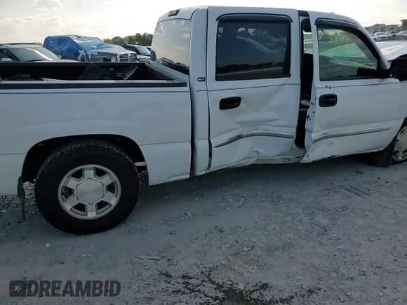 2005 GMC Sierra 1500 SLT z VIN 2GTEC13T751389983, wystawiony jako Copart lot #68369934 z przebiegiem Nie podano mil oraz Szkoda całkowita • Salvage title. Historia ofert i sprzedaży dostępna na DreamBid. Obrazek 10.