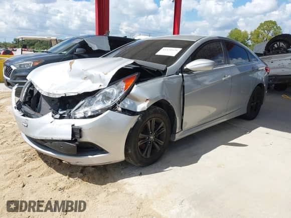 2014 Hyundai Sonata GLS z VIN 5NPEB4AC1EH873069, wystawiony jako IAAI lot #43339575 z przebiegiem 118 432 mil mil oraz . Historia ofert i sprzedaży dostępna na DreamBid. Obrazek 2.