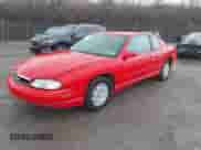 1997 Chevrolet Monte Carlo LS z VIN 2G1WW12M0V9327258, wystawiony jako IAAI lot #41853530 z przebiegiem 124 504 mil mil oraz . Historia ofert i sprzedaży dostępna na DreamBid. Obrazek 2.