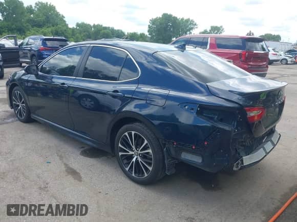 2020 Toyota Camry SE z VIN 4T1J11AK8LU935461, wystawiony jako IAAI lot #42354964 z przebiegiem 70 212 mil mil oraz . Historia ofert i sprzedaży dostępna na DreamBid. Obrazek 3.