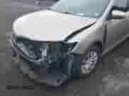 2013 Toyota Camry LE z VIN 4T1BD1FK2DU090421, wystawiony jako IAAI lot #42187235 z przebiegiem 145 899 mil mil oraz . Historia ofert i sprzedaży dostępna na DreamBid. Obrazek 6.